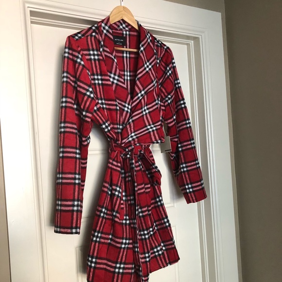 Plus Size Plaid Trench Coat. - Picture 2 of 4